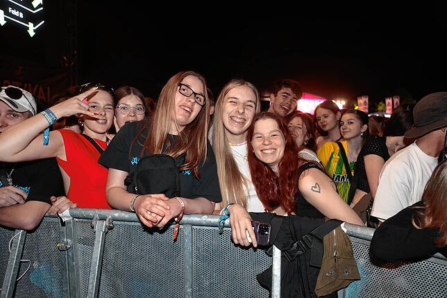 Bild 18: Campus Festival 2024 - Bilder von Juli, Juju und ihren Fans