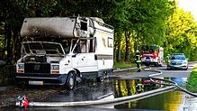 Ein Wohnmobil war im Mettenbachweg am Dienstagmittag in Brand geraten.