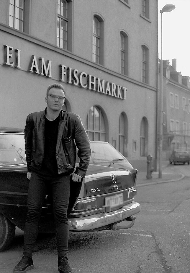Der Rockabilly in jungen Jahren am Fischmarkt. Stilvoll.
