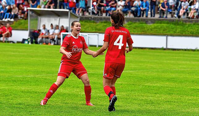 Bild 20: SV Niederhof besiegt SG Ebnet mit 4:1 im Hinspiel der Verbandsliga-Relegation &ndash; wir haben Bilder!