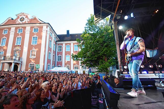 Bild 1: Samu Huber und sein grandioser Auftritt bei der Schlossplatz Meersburg Open Air