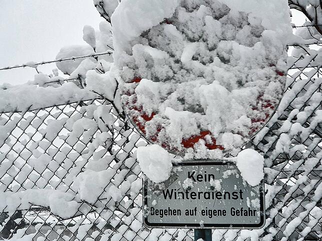 Bild 1: Es hört nicht auf zu schneien: Waldshut versinkt im Schnee