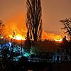 Von Allensbach aus ist das Feuer am Ufer der Insel Reichenau deutlich zu sehen.