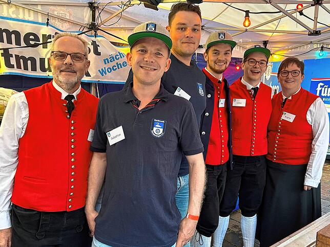 Stefan Hirt, Sebastian Grießhaber, Moritz Klaiber, Niklas Hirt, Lukas Hirt und Brigitte Hirt (von links) gehören zu den 80 Mitwirkenden ...