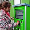 Kennzeichen eingeben, bezahlen und wegfahren: Das Procedere am Klinikum-Parkplatz macht Andrea Kuhnen aus Überlingen keine Probleme, ...