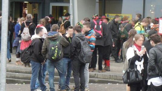 Derartige Bilder wie am Wäldertag 2015 soll es in Bad Säckingen zur Fasnacht nicht mehr geben. Das Konzept der Narrenzunft, der Polizei ...