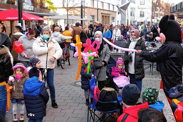 Die Singener Innenstadt ist derzeit zwar belebt, aber längst nicht so voll, wie beim vergangenen, mit einem Martinimarkt kombinierten ...