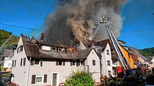 Der Großbrand im Ortenaukreis hat sechs Wohnhäuser zerstört. Zur möglichen Brandursache sowie zum entstandenen Sachschaden lagen ...