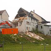 Im Jahr 2009 kaufte die Gemeinde das Grundstück, im Oktober 2013 wurde das ehemalige Hotel Post dann abgerissen. Jetzt gehört das Areal ...