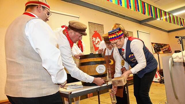 Bild 23: Rattlinger-Chef Holger Reutemann ist Ehrengerstensafter 2023 &ndash; so lief der Bieranstich (1)