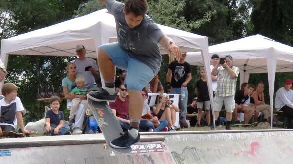 Halfpipe-Künstler aus Ravensburg: Tobias Engstler gewann bei den Männern über 16 Jahren im vergangenen Jahr den Bodensee Skatecup. Bild: ...