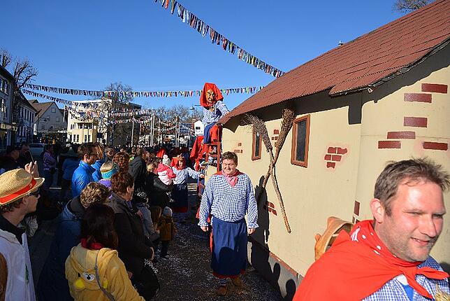 Bild 36: Bilder vom Narrentreffen der Urviecher-Zunft Bad Dürrheim: Großer Festumzug (3)