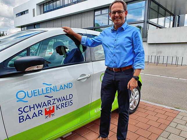 Tobias Bacher leitet die Energieagentur der Region als Geschäftsführer. Er berät Bürger und Firmen bei Themen wie Solar, Wärmepumpe, ...