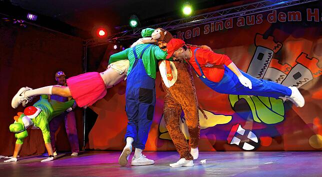 Klamauk und Können vereint das Männerballett der Schneckenbürgler.