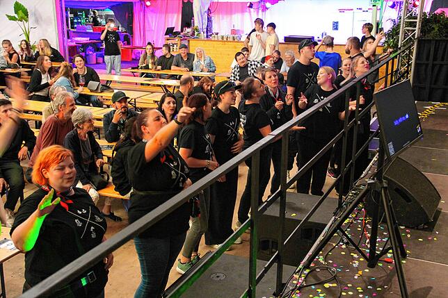 Bild 2: Die schönsten Bilder des Chilbi-Karaoke