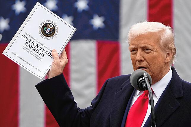 US-Präsident Donald Trump spricht während einer Veranstaltung zur Ankündigung neuer Zölle im Rosengarten des Weißen Hauses. Der ...