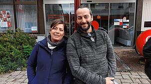 Sie stehen vor dem künftigen Dorfladen: Carolin Ast und Thomas Hinke sind die Ideengeber und Motoren der Initiative. Den Bauantrag haben ...