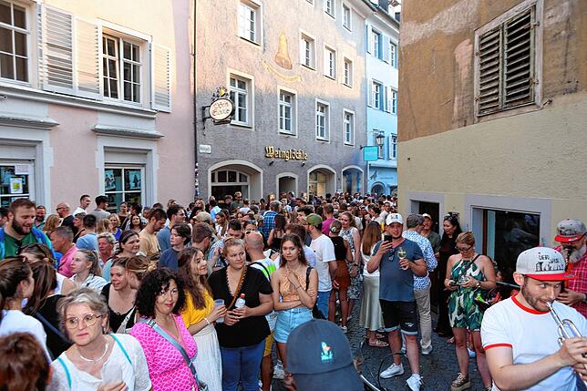 Bild 32: Konstanzer Gassenfreitag: Am 4. Juli haben zahlreiche Besucherinnen und Besucher in der Niederburg gefeiert.