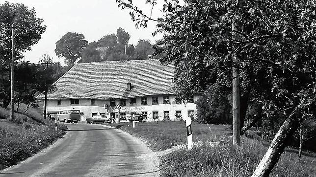 Lange her: Der „Hirschen“ war in den 1950er und 1960er-Jahren eine feste Größe im Dorfleben von Rotzingen.
