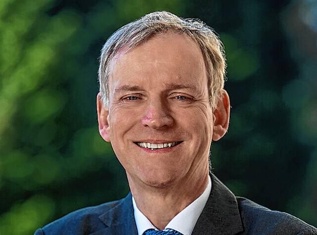 Hans-Peter Burghof, 61, ist Inhaber des Lehrstuhls für Bankwirtschaft und Finanzdienstleistungen an der Universität Hohenheim und ...