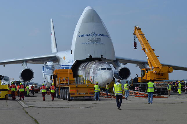 Bild 4: So sieht ein Flugzeug im Flugzeug aus: Das war die lange Reise der "Landshut" nach Friedrichshafen