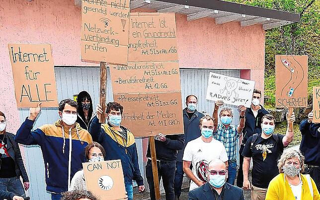 Auslöser für Missverständnisse: Rund 50 Uracher Radfahrer demonstrierten Ende Juni friedlich vor dem Uracher Gemeindehaus für einen ...