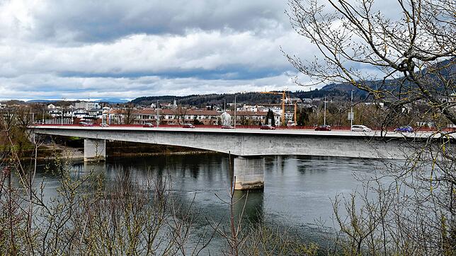 Die Fridolinsbrücke zwischen Bad Säckingen und Stein.