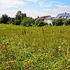 Hier soll die neue Grundschule in Markdorf-Süd gebaut werden. Das Grundstück an der Ensisheimer Straße liegt in direkter Nachbarschaft ...