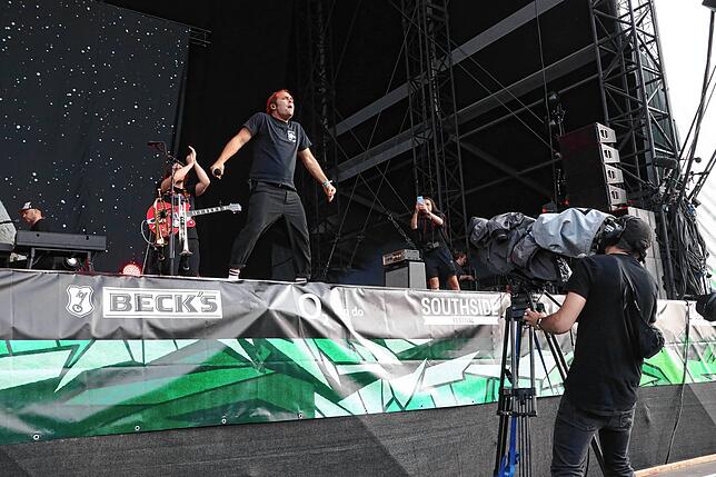 Bild 18: Bosse sorgt beim Southside für Stimmung