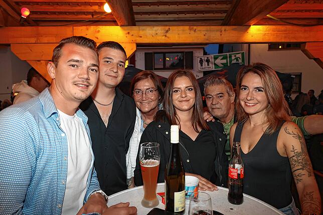 Bild 30: Wollmatinger Dorffest 2025: Wilde Engel bringen Stimmung und Partyfeeling pur