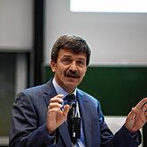 Prof. Dr. Jörg Kinzig forscht an der Universität Tübingen zu Femiziden.