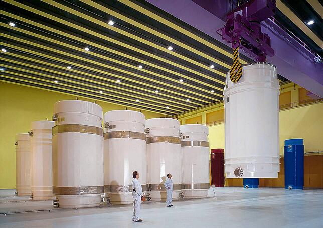 Atommüll aus Schweizer Kernkraftwerken lagert zur Abkühlung im Zwischenlager Würenlingen. In knapp 50 Jahren sollen die Behälter unter ...