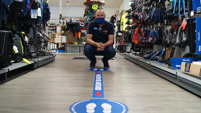 Corona-Vorgaben im Einzelhandel: Im Radsportgeschäft von Stefan Riedl in Bad Säckingen sind die vorgeschriebenen Regelungen kaum zu ...