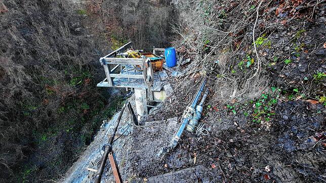 Hier ging früher mal Steg und Treppe weiter. Aber direkt vor der Erich-Pohl-Kanzel ist Holz weggebrochen. Unter anderem hier haben sich ...