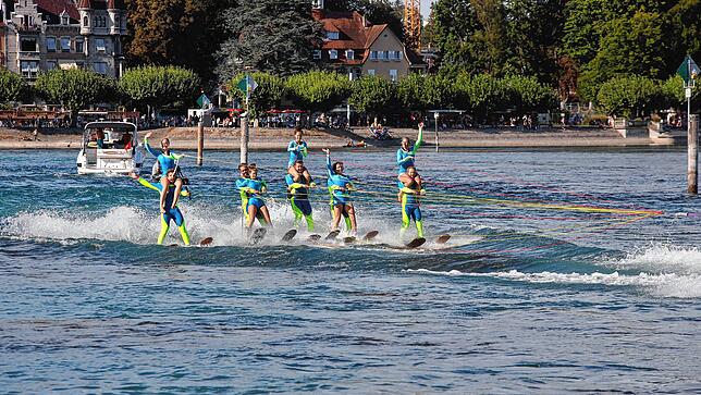 Bild 33: Konstanzer Seenachtfest 2022: Ein Highlight des Tages ist die Wasserski-Show