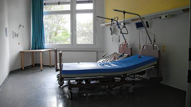 Leere Betten im Gebäude des ehemaligen Radolfzeller Krankenhauses: Zunächst sorgte dessen überraschende Schließung für Kritik in ...