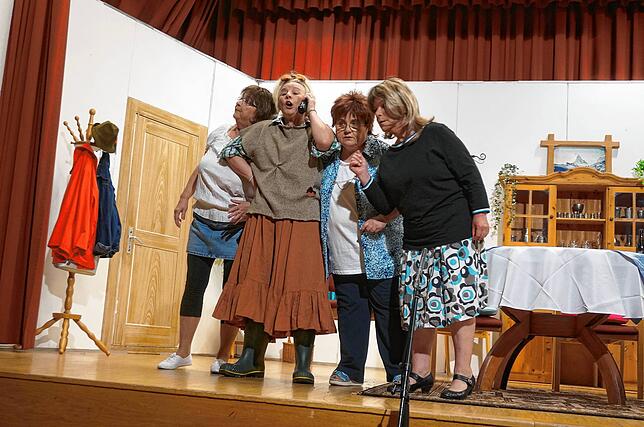 Bild 11: Die Premiere von „Der ledige Bauplatz“ – Ein vergnüglicher Theaterabend in Tiengen
