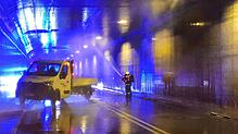 Die Feuerwehr Rheinfelden probte in der Galerie Äußerer Ring das Löschen von Fahrzeugen und das Retten von Menschen. Foto: Sina Elbers