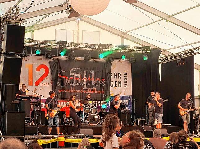 Sascha Wilhelm tritt mit seiner Rockband „Schlaflos“ auf verschiedenen Festen in der Region auf.