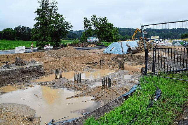 Bild 21: Wieder Hochwasser: So sieht es gerade an der L194-Baustelle beim Stockacher Freibad aus