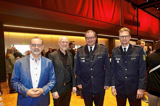 Gastgeber und Gäste (von links): Die Bürgermeister Andreas Osner und Karl-Langensteiner-Schönborn mit dem kommissarischen ...