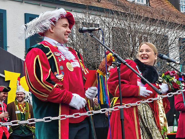 Das Prinzenpaar auf der Bühne.