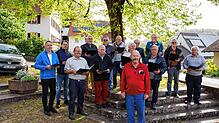 Der Männergesangverein Ofteringen, hier beim Singen am Lindenbaum im Jahr 2024, lädt zum 1.Mai-Fest rund um die Klosterschüer ein. Foto: ...