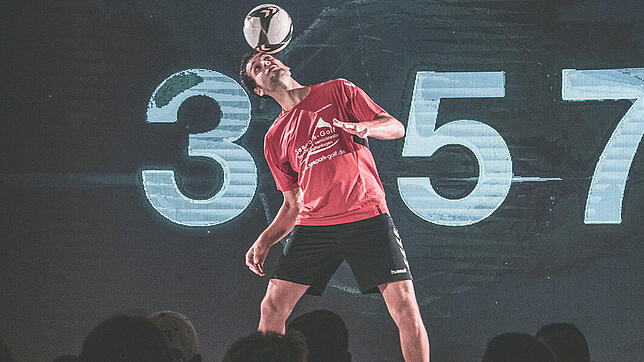 Patrick Bäurer bei Fußball Freestyle WM in Prag.