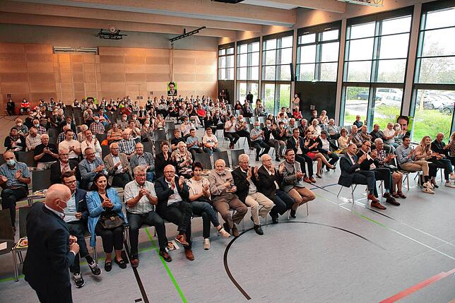 Gut besuchte Halle: Geschätzt 150 Besucher kamen ins Beurener Curana, um den Auftritt von Wolfgang Schäuble zu verfolgen.