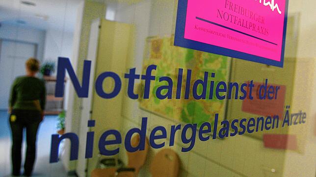 Die Zahl der Notfallpraxen in Baden-Württemberg soll nach Angaben der Kassenärztlichen Vereinigung drastisch reduziert werden.