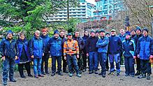 Ein Teil des Aufbauteams mit den Organisatoren Thomas Weisser (links) und Rainer Huber (Fünfter von links). Bis zur Eröffnung des ...