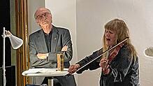 Poesie und Musik zum Thema Wasser: Dorler Ferber und Oswald Burger gestalteten einen emotionalen Abend der Wasserkarawane. Foto: ...