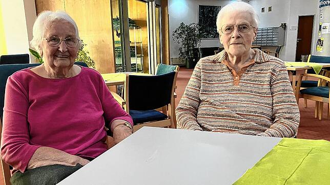 Helene Schneider, 97 Jahre, und Olga Wetzel, 101, Jahre erinnern sich an die Tage nach Kriegsende in Donaueschingen und Hüfingen. Beide ...