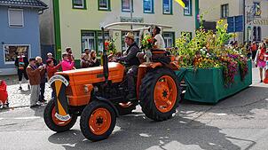 Bild : Erntedankfestumzug in Görwihl: Danke! Für die gute Ernte und für das schöne Wetter